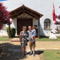 Marianne og Joel foran kirken La Dulce.jpg
