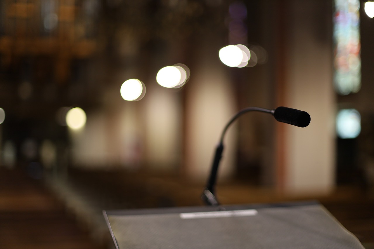 microphone-6616552_1280.jpg