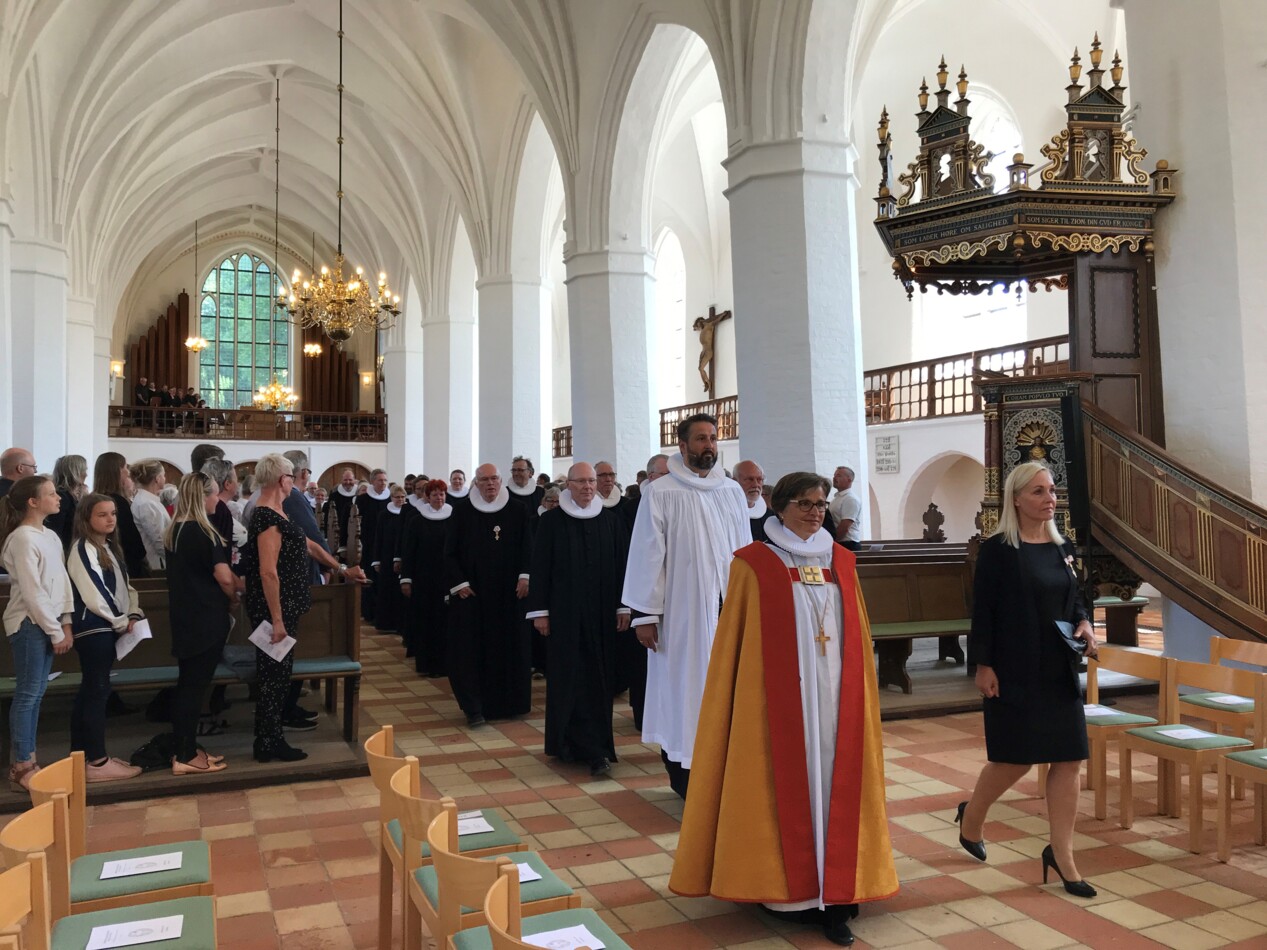 Procession.jpg