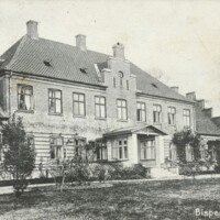 1200px-Nykb_F_bispegaard.jpg